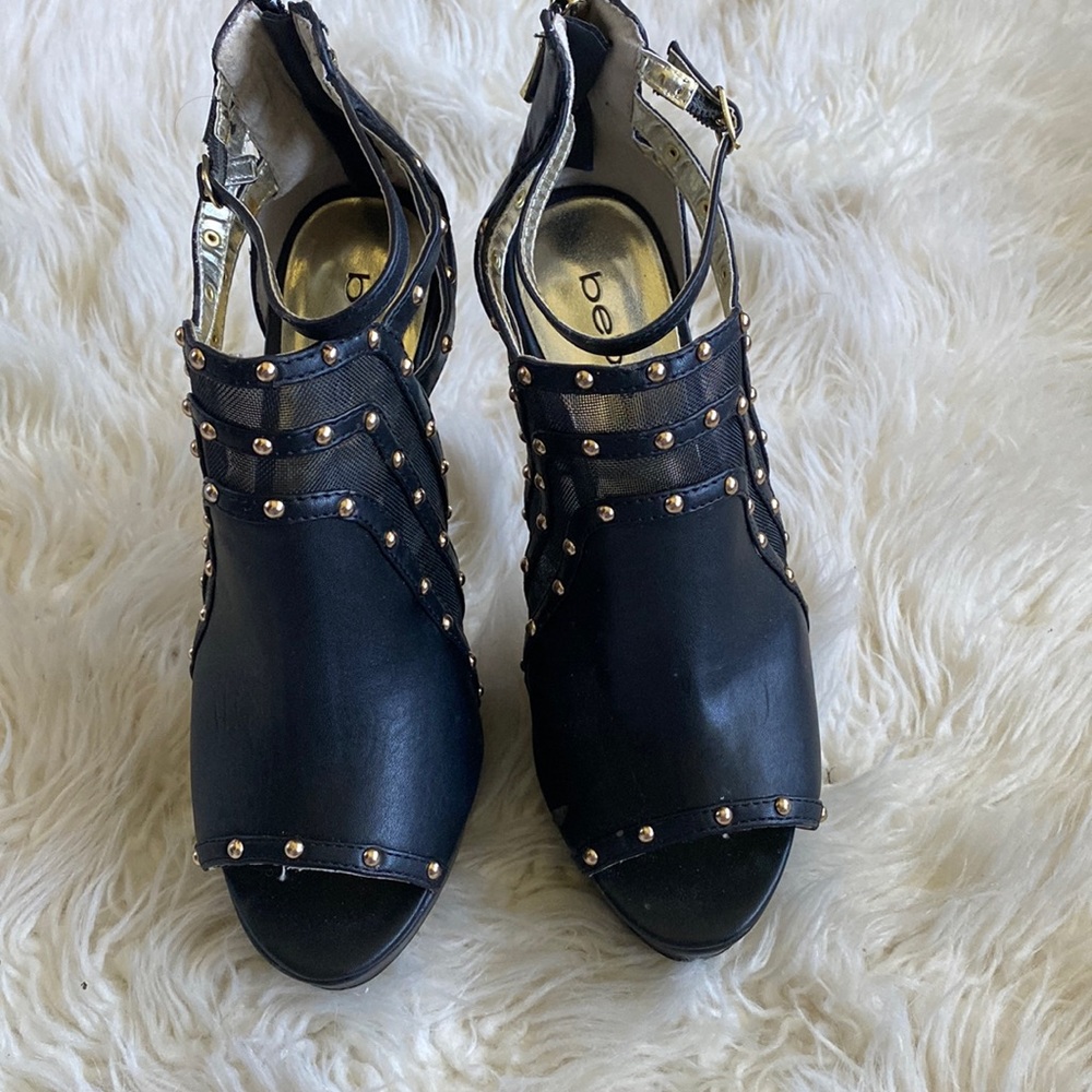 Peep toe studded Booties